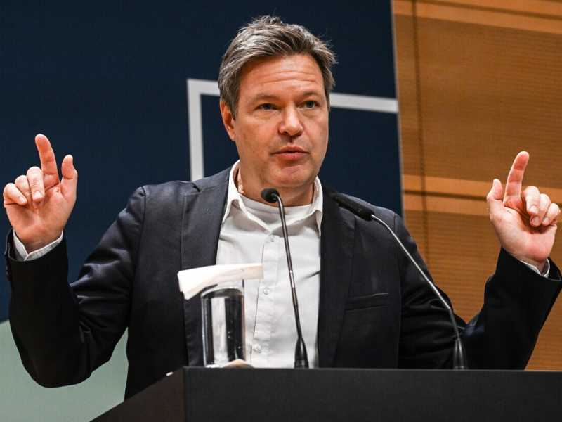 Il ministro dell'Economia&nbsp;Robert Habeck (Ansa)