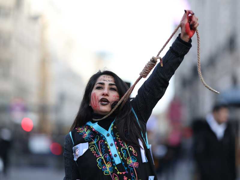 Le forche di Allah. Così i mullah hanno inondato di sangue l’Iran