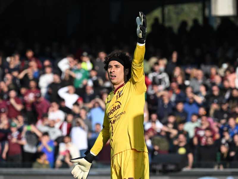Ochoa nella partita contro il Milan (Ansa)