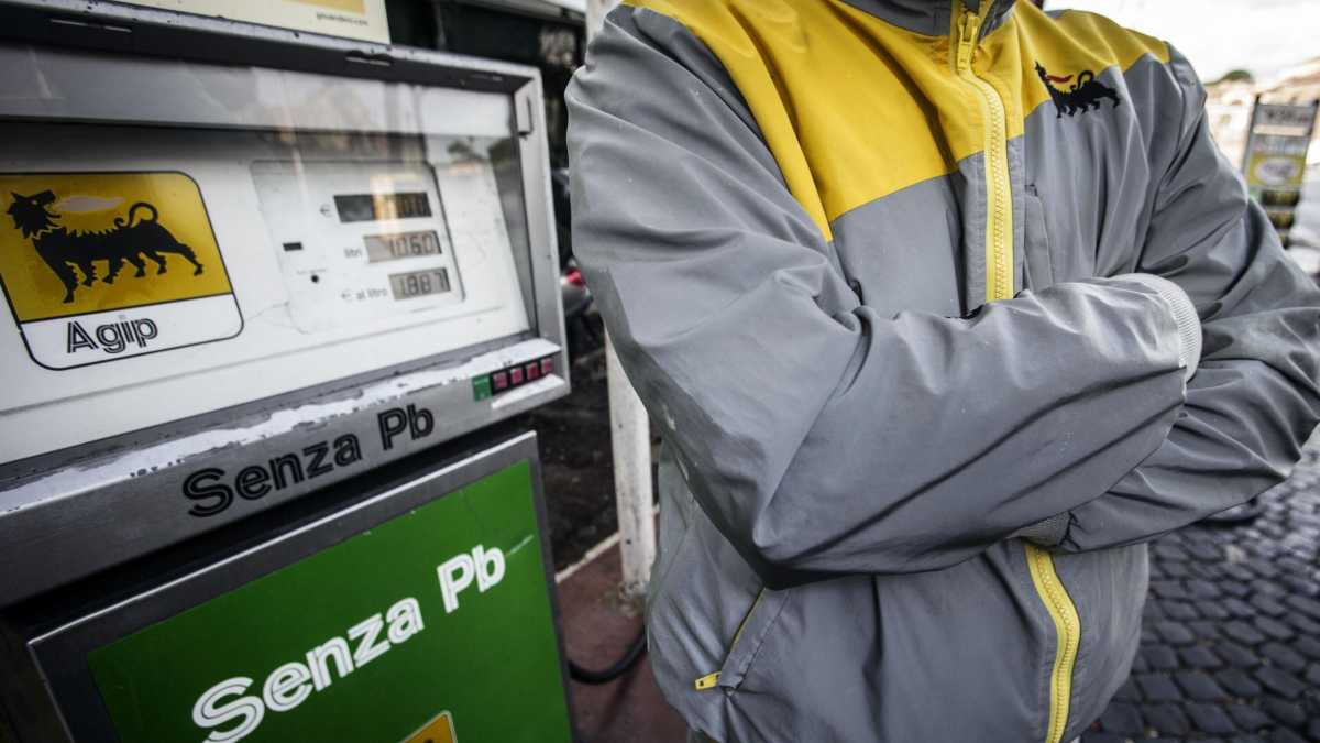 Immagine di I benzinai rilanciano lo sciopero mentre l'Antitrust indaga sui prezzi