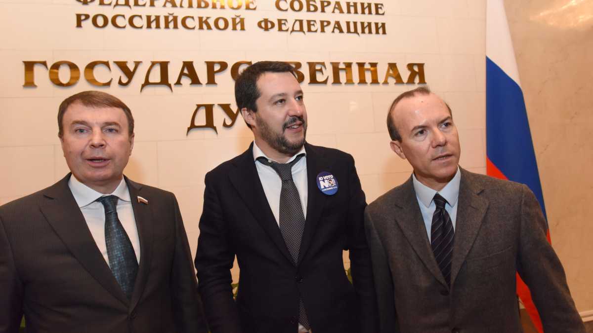Immagine di Fondi russi alla Lega, la procura di Milano chiede l'archiviazione. Fontana: "Contento per Salvini"