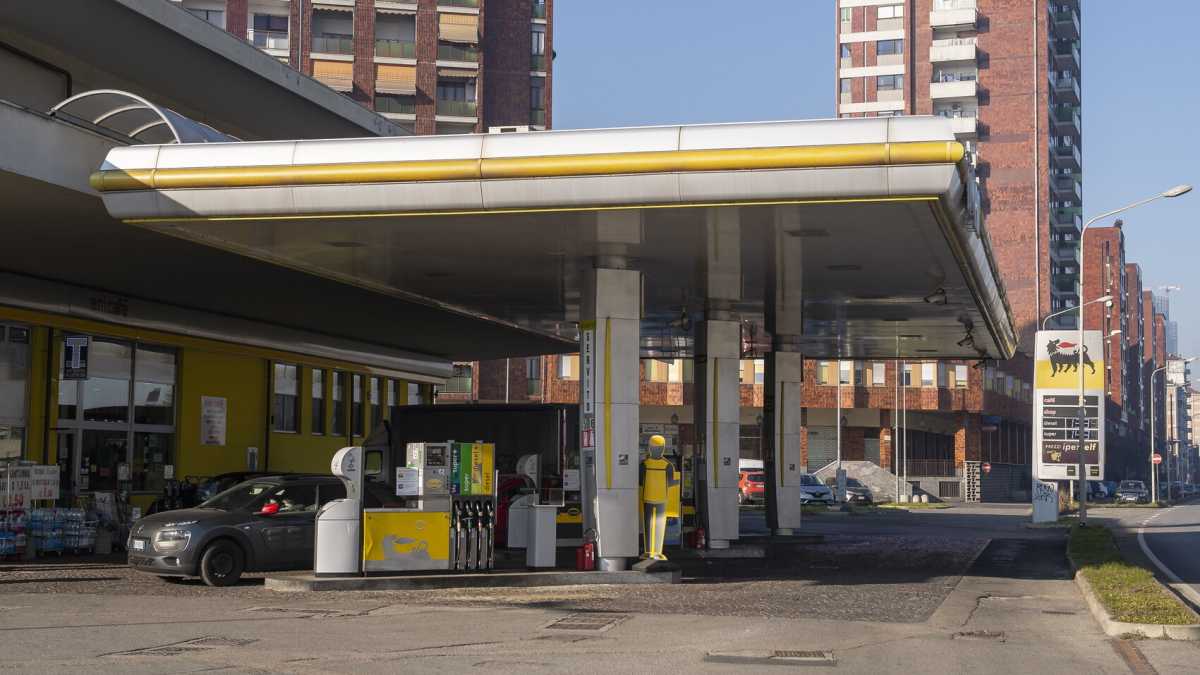 Immagine di Dopo le accuse del governo di speculazione e il decreto, i benzinai confermano lo sciopero