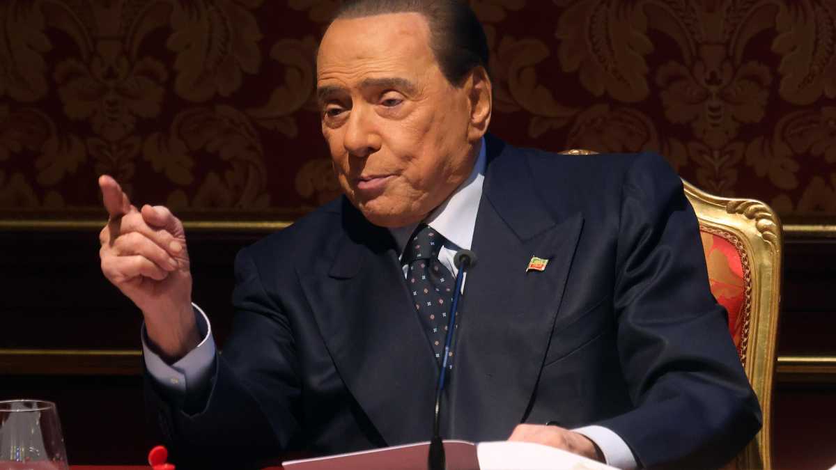 Immagine di Berlusconi invita Giorgia Meloni ad Arcore: "Vogliamo il presidenzialismo"