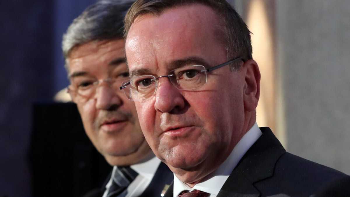 Immagine di Scholz sorprende tutti, scarta quattro nomi papabili e nomina Boris Pistorius alla Difesa