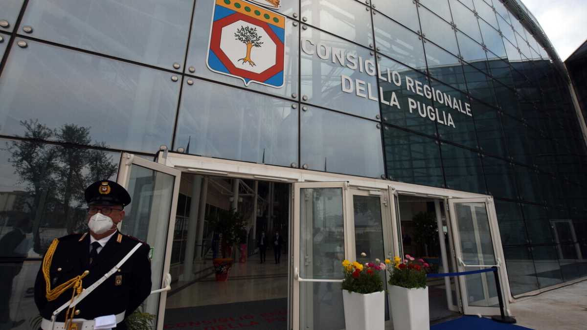 Immagine di Babele-Terzo Polo alla Regione Puglia: Iv all’opposizione, Azione in maggioranza