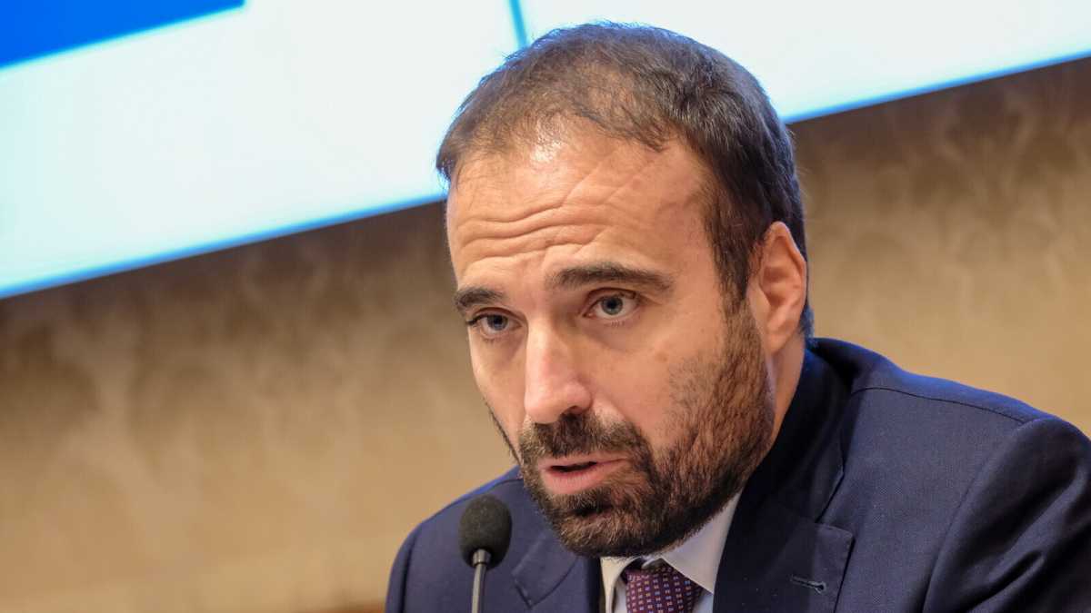 Immagine di “Basta con le corbellerie sovraniste. Sul Mes Meloni dica cosa vuole fare”. Parla Marattin