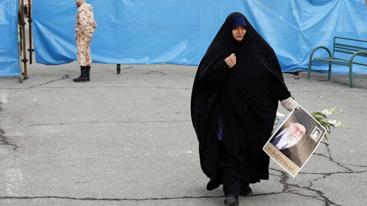 Immagine di Il giornale di Parigi oscura Maometto. Che fatica la libertà di parola