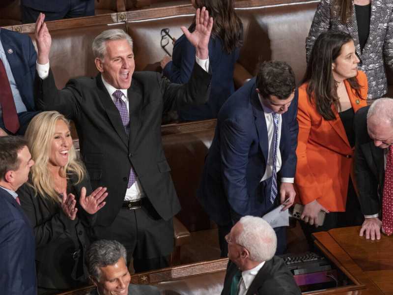  Kevin McCarthy assieme a Marjorie Taylor Greene (Ansa)