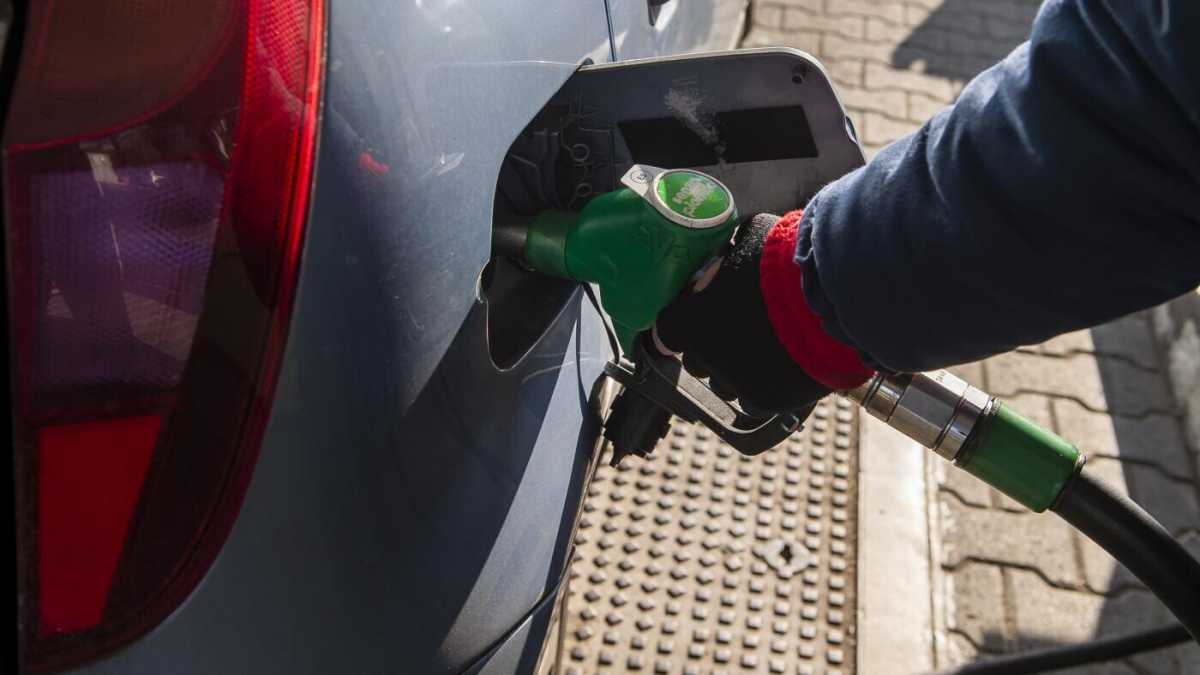 Immagine di I benzinai confermano lo sciopero, fallita la trattativa con Urso: "Vogliamo incontrare Meloni"