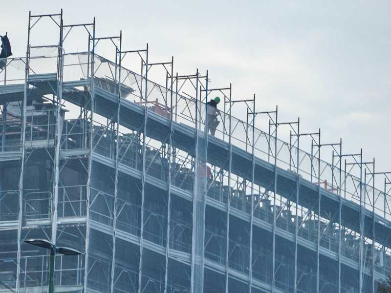 &nbsp;Impalcature montate sulle facciate di palazzi in ristrutturazione (Ansa)