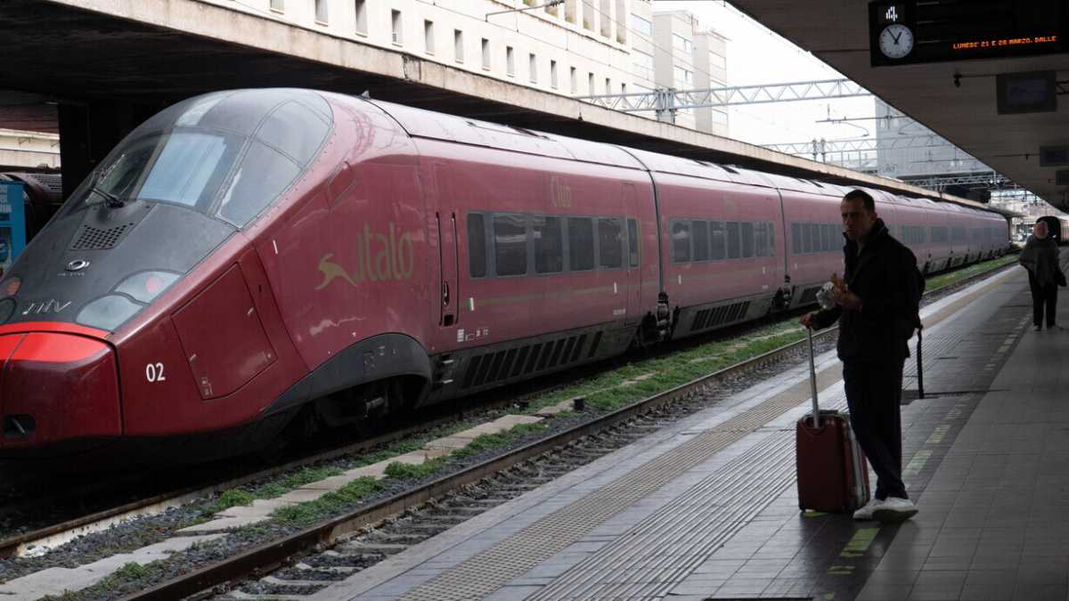 Immagine di La strana corsa degli ex deputati ai carnet dei treni dell'Alta velocità