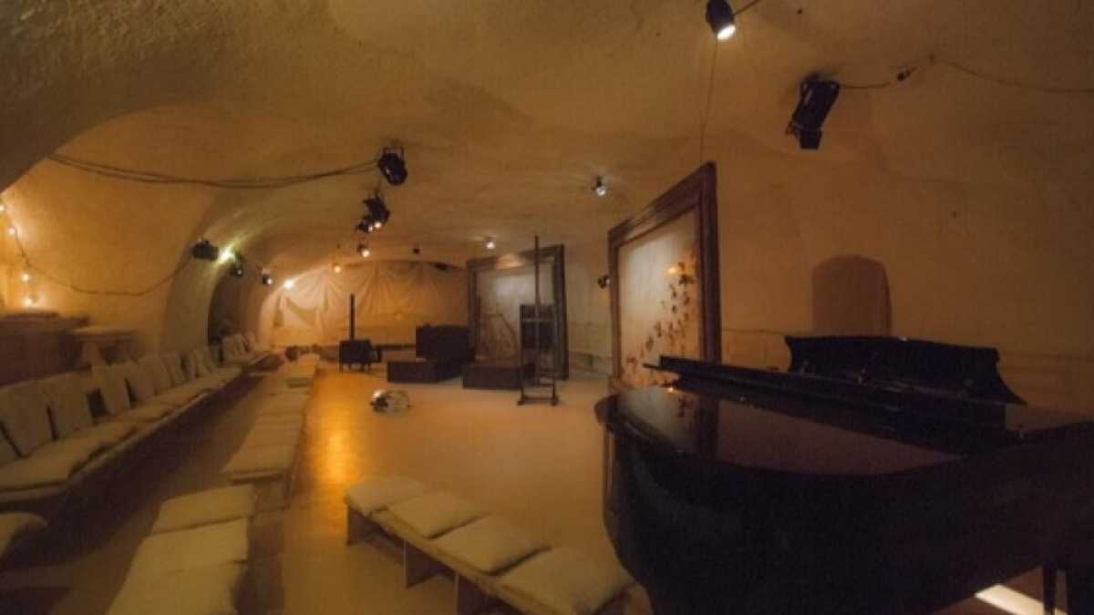 Immagine di La cronaca diventa arte nel teatro scavato nelle grotte di Testaccio