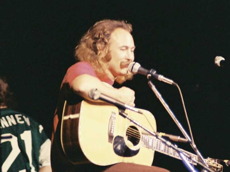 Goda della luce perpetua David Crosby, che cantò le chiese medievali della Loira