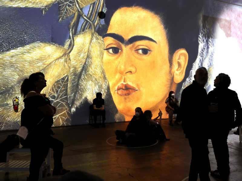 La mostra immersiva di Frida Kahlo a San Francisco nel 2022 (foto di Justin Sullivan/Getty Images) <br />