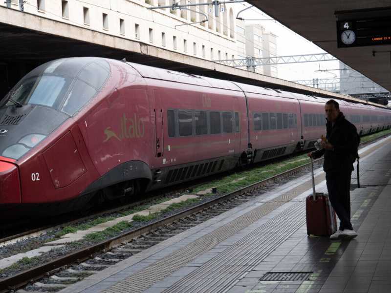 La strana corsa degli ex deputati ai carnet dei treni dell'Alta velocità