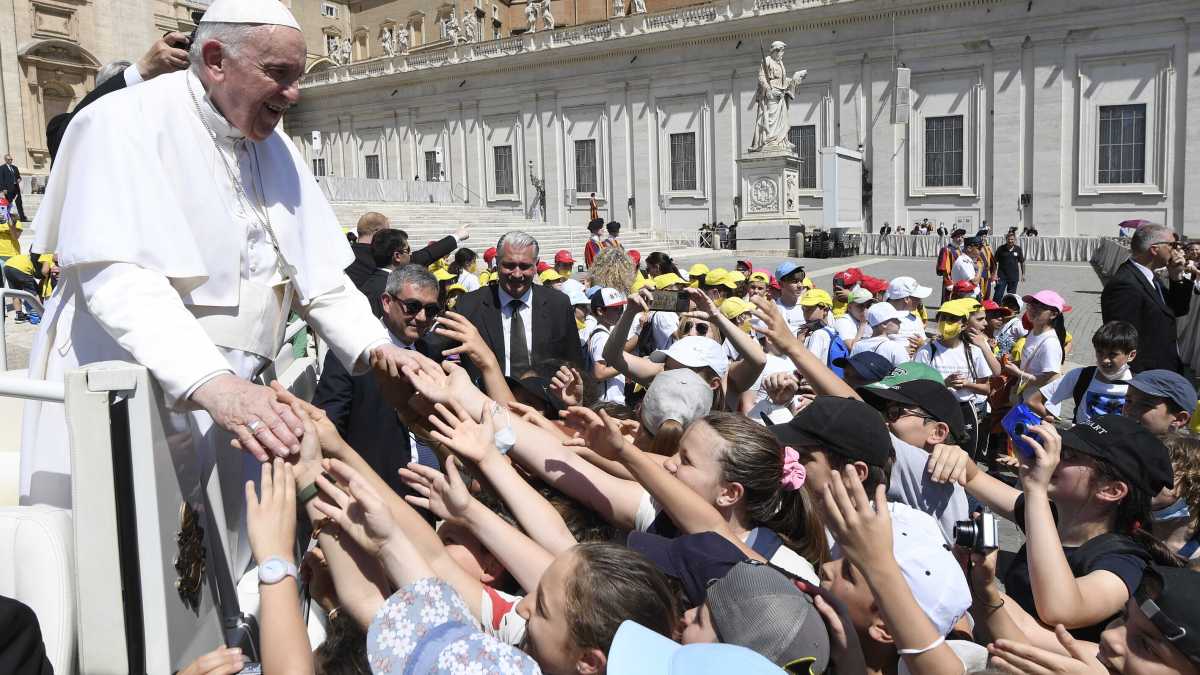 Immagine di Un sondaggio sul Papa e la Chiesa che rivela molto degli italiani