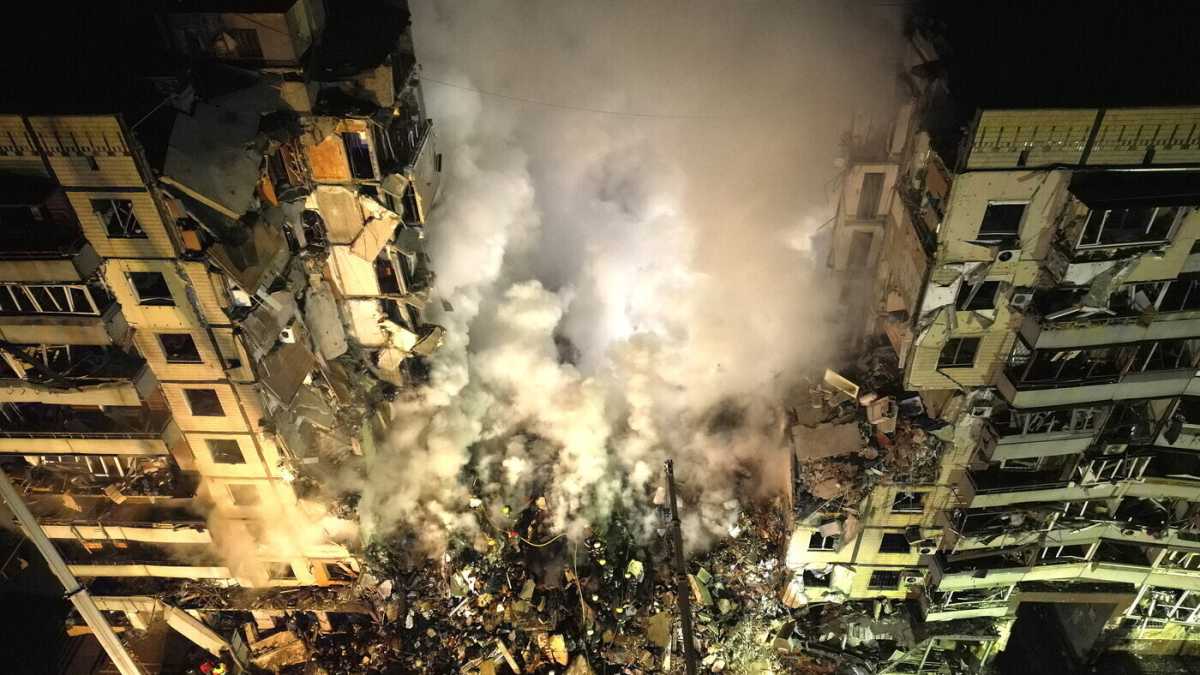 Immagine di Contro la guerra di Putin. Il diario di un poeta su Facebook