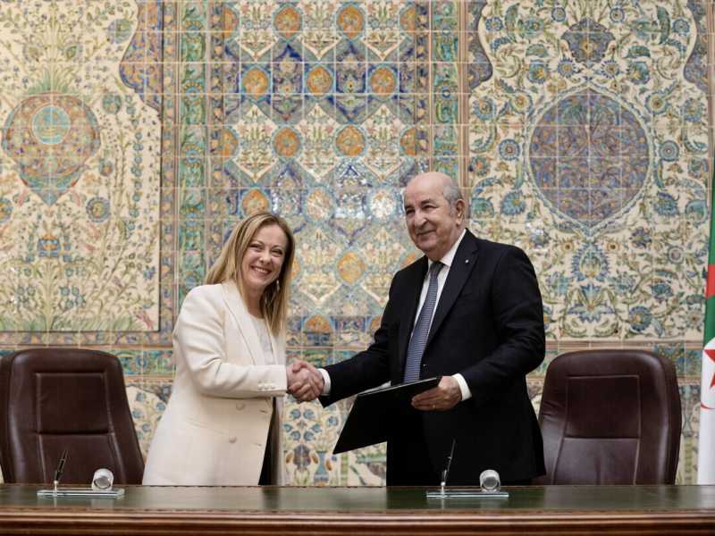 Giorgia Meloni e Abdelmadjid Tebboune (Foto Ansa)&nbsp;<br />