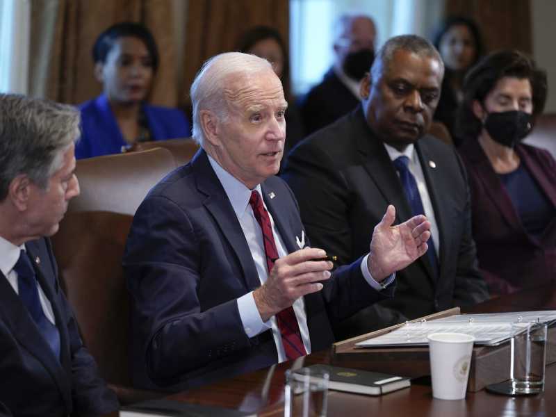 L’imbarazzo per i documenti riservati ritrovati a casa di Biden è un po’ controproducente