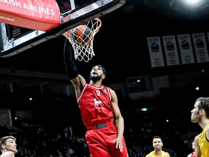 Brandon Davies nel corso della partita di Eurolega contro l'Alba Berlin (foto Epa, via Ansa)&nbsp;<br />