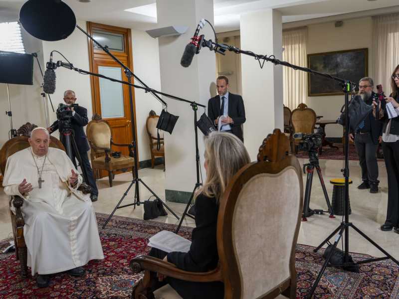 Papa Francesco intervistato dall'Associated Press (LaPresse)