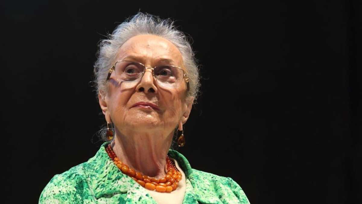 Immagine di Padri, per i compleanni delle figlie regalate fucili, non borsette