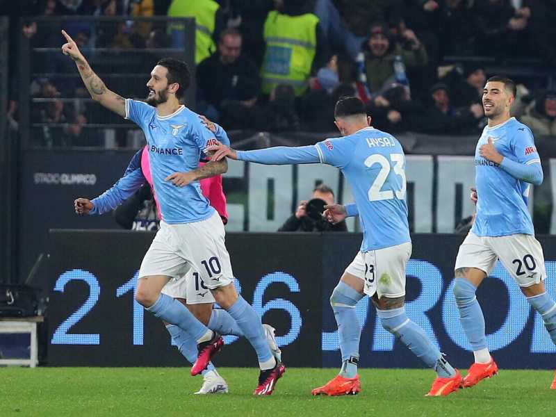Luis Alberto dopo aver segnato il 3-0 contro il Milan lo scorso 24 gennaio (Ansa)