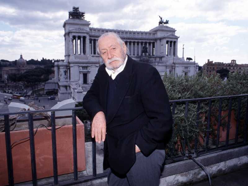 Ettore Sottsass nel 1999, foto archivio LaPresse&nbsp;<br />