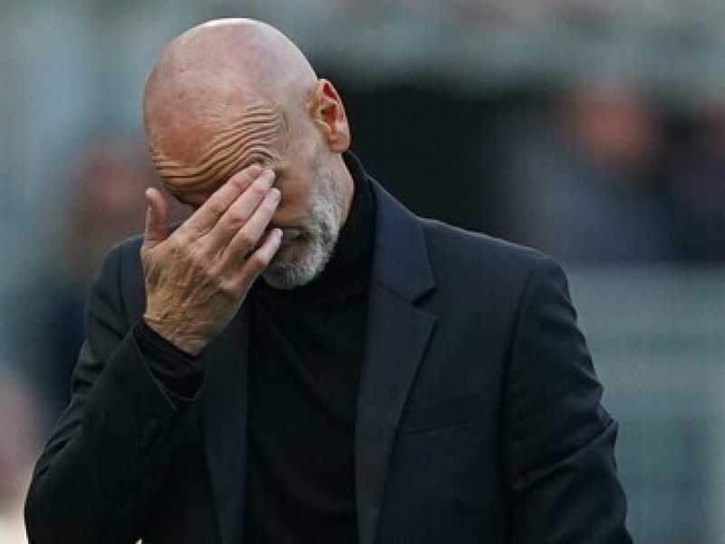 La kafkiana metamorfosi del Milan di Pioli. In caduta libera, nel silenzio della società