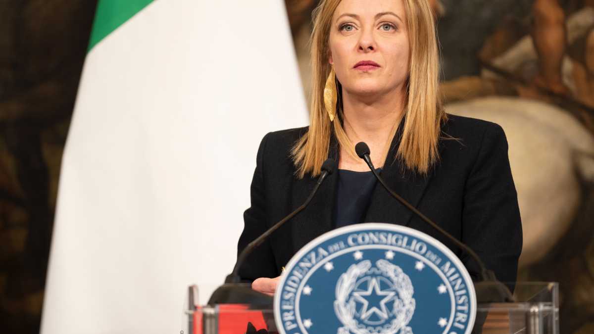 Immagine di Meloni non fa la Fuortes. L'ad Rai resta. La premier "ferma" Berlusconi e Salvini