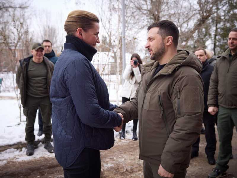 Zelensky con la ministra di stato danese Frederiksen (Ansa)&nbsp;