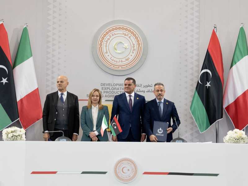 &nbsp;Descalzi, Meloni, Dabaiba e Bengdara durante la cerimonia dell'accordo di sabato scorso a Tripoli (foto LaPresse)