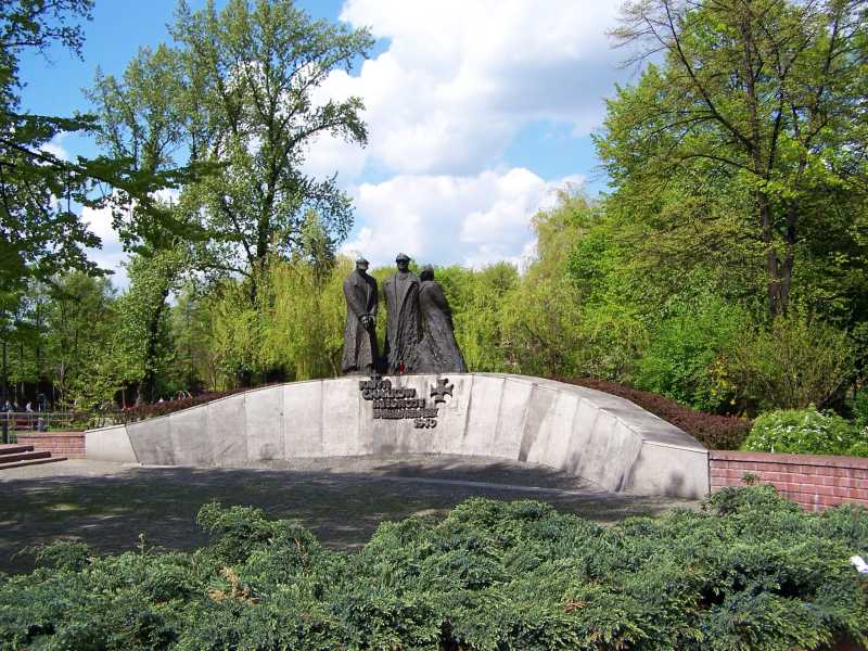  Un monumento commemorativo a Katowice (Wikipedia)