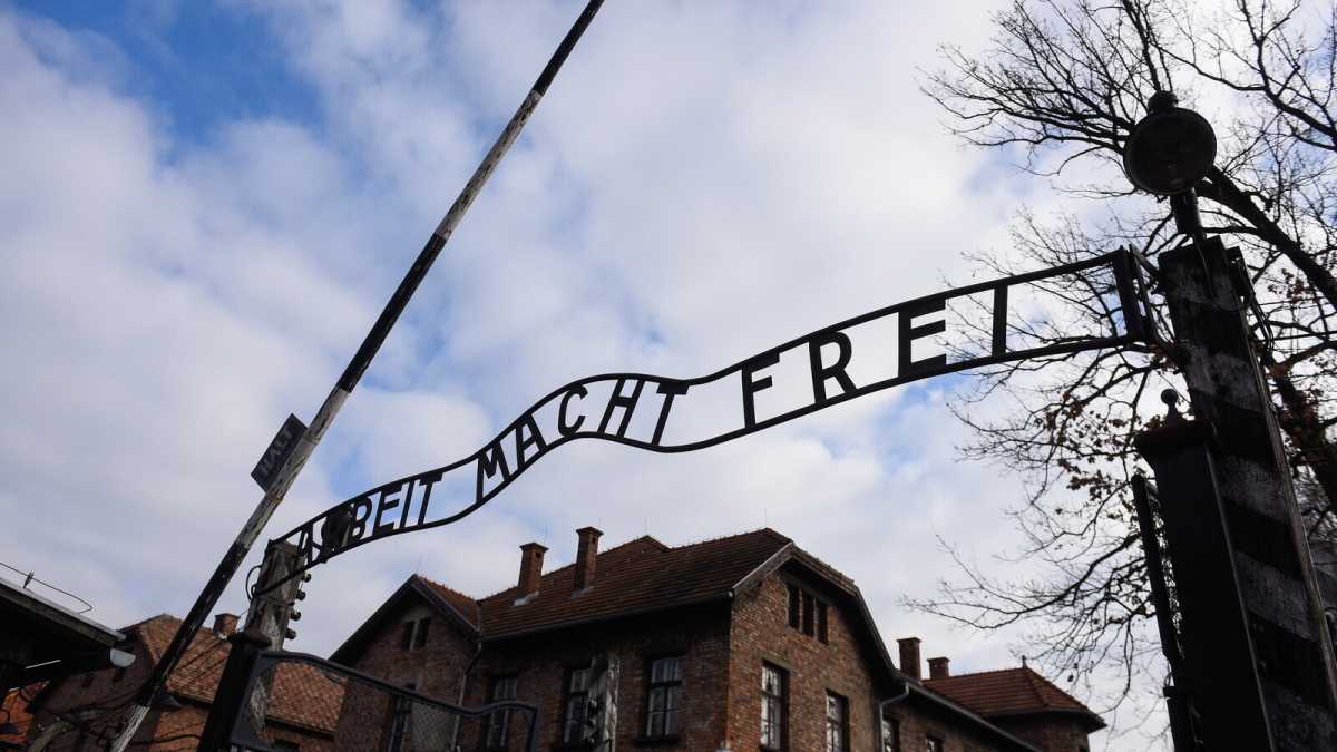 Immagine di Soffermandosi troppo sulla morte il ricordo si affievolisce. La Memoria è vita