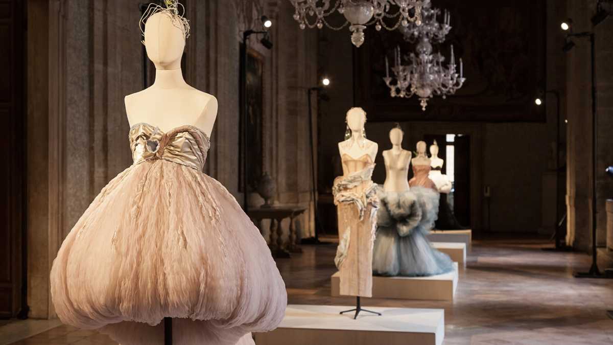 Immagine di La grande moda va all’asta e le multinazionali applaudono