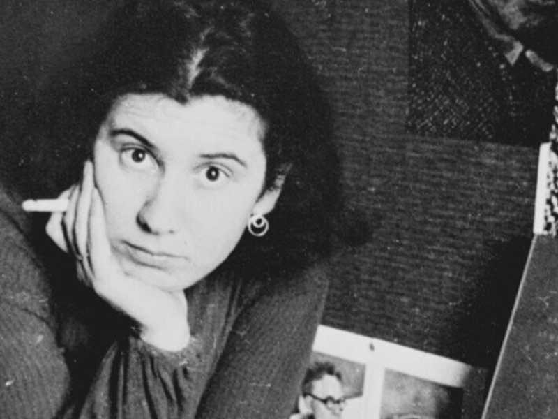 Etty Hillesum in un ritratto del 1937 (Foto di Bernard Meylink)