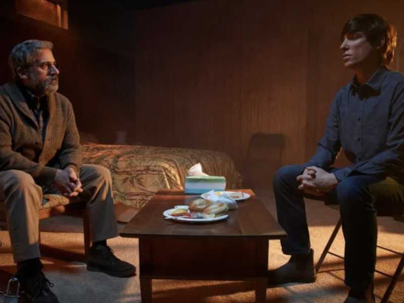Steve Carell e Domhnall Gleeson in The Patient ©2022, FX NETWORKS <br />