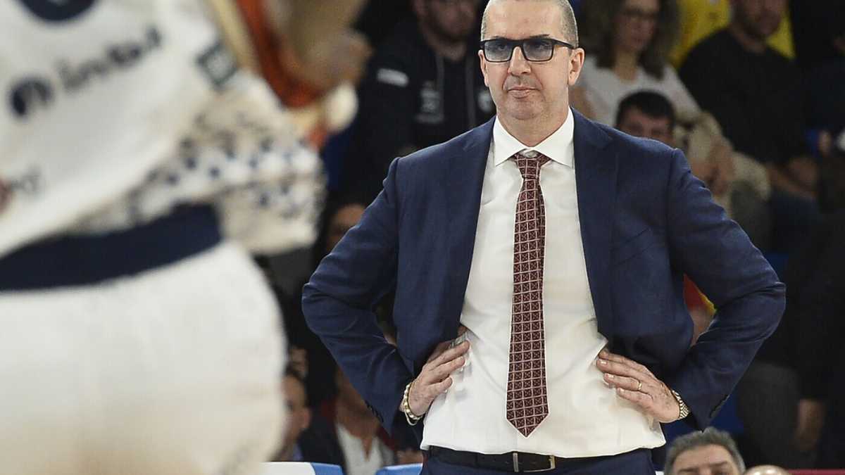 Immagine di Con l’esonero di De Raffaele il basket veneziano ammaina il suo lungo presente