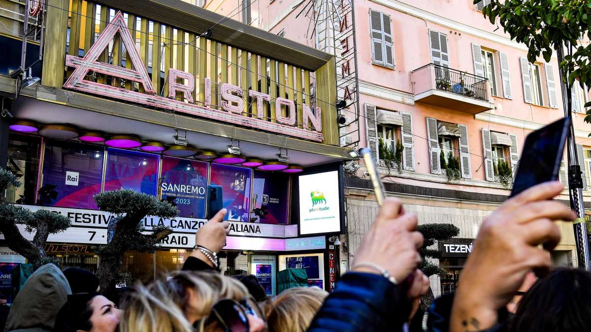Immagine di La Rai avvitata su Zelensky, il viaggio, l'Ariston: cronache da Sanremo