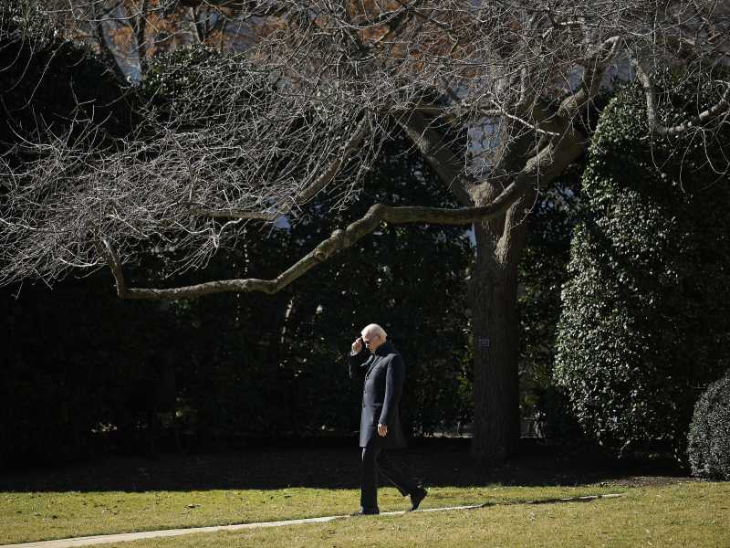 Il presidente degli Stati Uniti Joe Biden mentre lascia la Casa Bianca il 03 febbraio 2023 (Chip Somodevilla/Getty Images) <br />