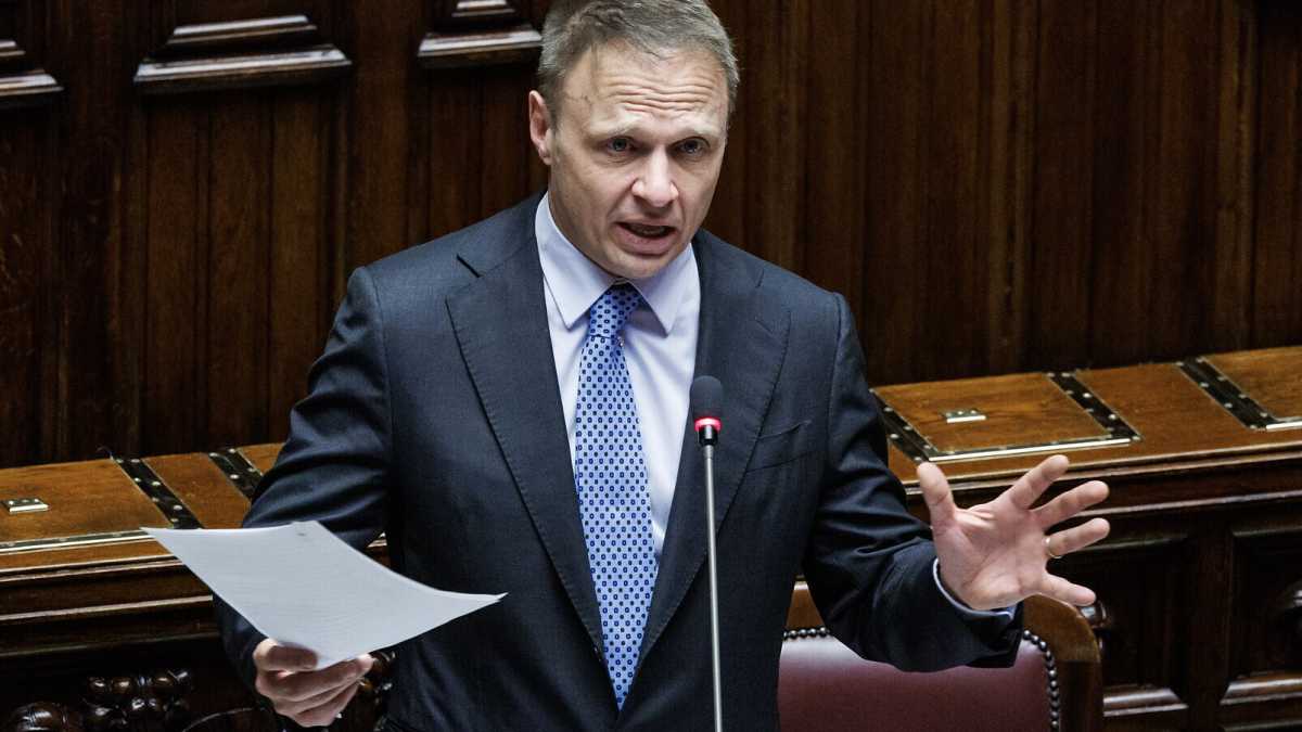 Immagine di Lollobrigida, il corazziere d'Italia. Perno di governo, il suo è già un nuovo partito