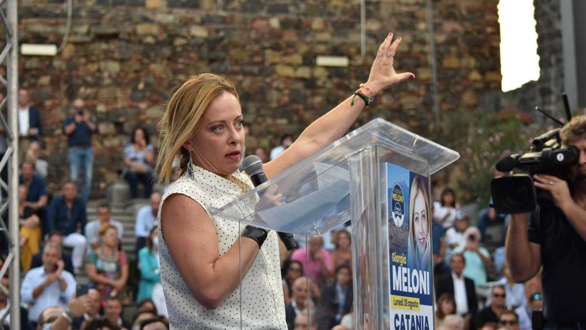 Immagine di "Prima l'Italia, dopo Macron. Sono il sintetizzatore di FdI". Parla Fazzolari, l'Hegel della Meloni
