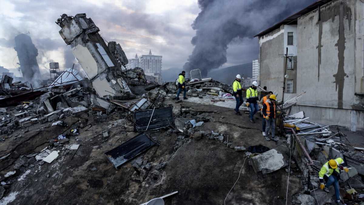 Immagine di In trappola fra fango e macerie. Lo sforzo dei volontari in Siria non basta