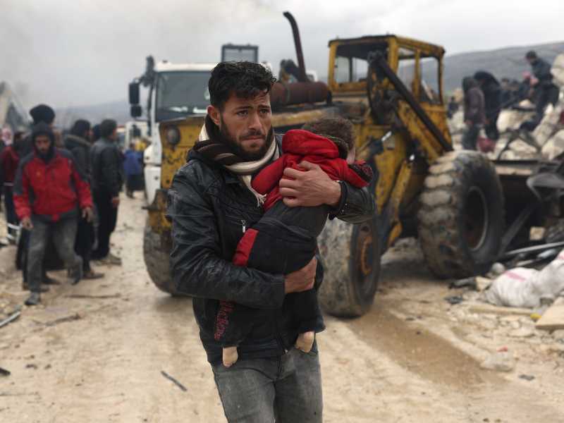 Il numero delle vittime del terremoto fra Turchia e Siria ha superato quota 6 mila. Ma il bilancio è destinato a crescere ancora (foto LaPresse)