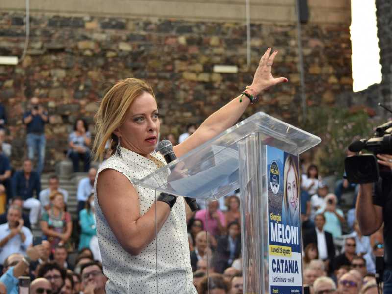 "Prima l'Italia, dopo Macron. Sono il sintetizzatore di FdI". Parla Fazzolari, l'Hegel della Meloni