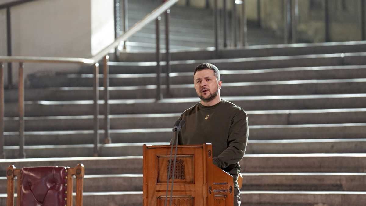 Immagine di Zelensky a Londra segna una nuova fase della guerra