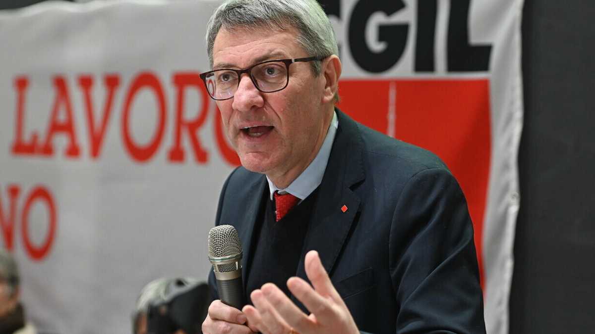 Immagine di Cgil, il sindacato della resa ucraina: il 24 febbraio torna in piazza "per la pace"