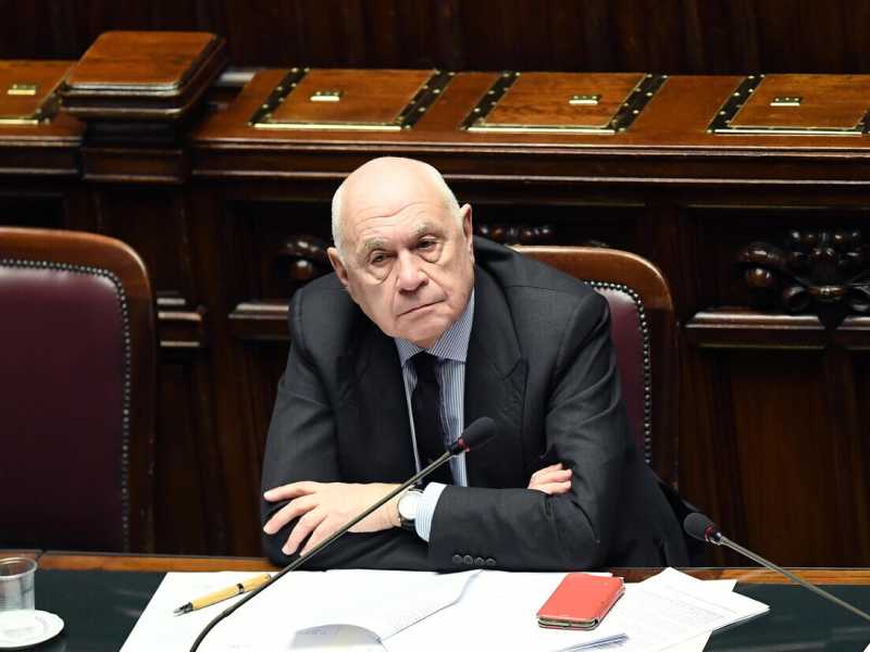 “Nordio scelga cosa fare: il politico o il burocrate”, ci dice Enrico Costa (Azione)