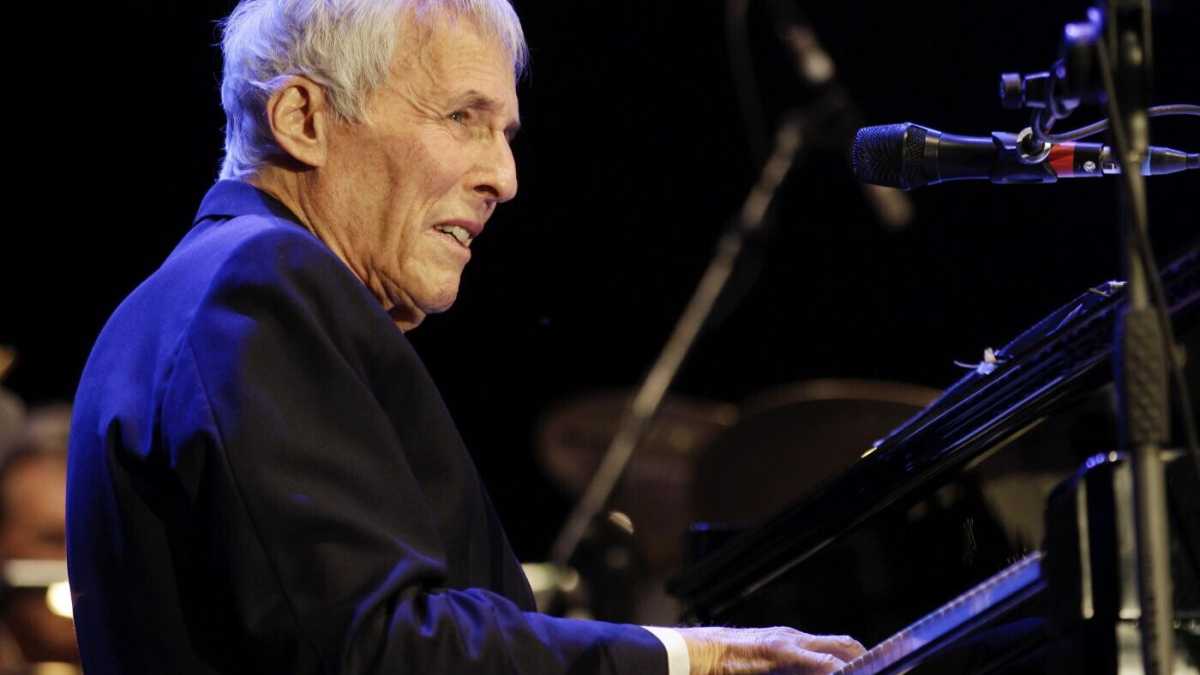 Immagine di Addio a Burt Bacharach e alla sua "musica non colta" solo perché non vestiva lo smocking