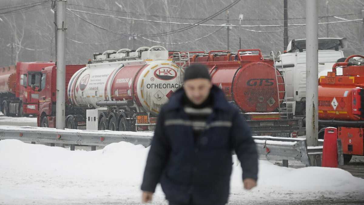 Immagine di Mosca perde 8 miliardi in un mese. Continua a vendere petrolio? Sì, ma non guadagna